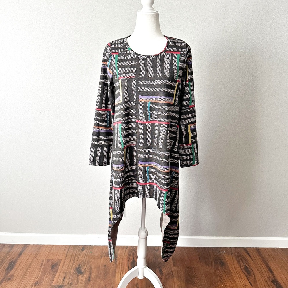 Kozan Women's Abstract Geometric Sharkbite Hem Knit Sweater Tunic Top Size Small